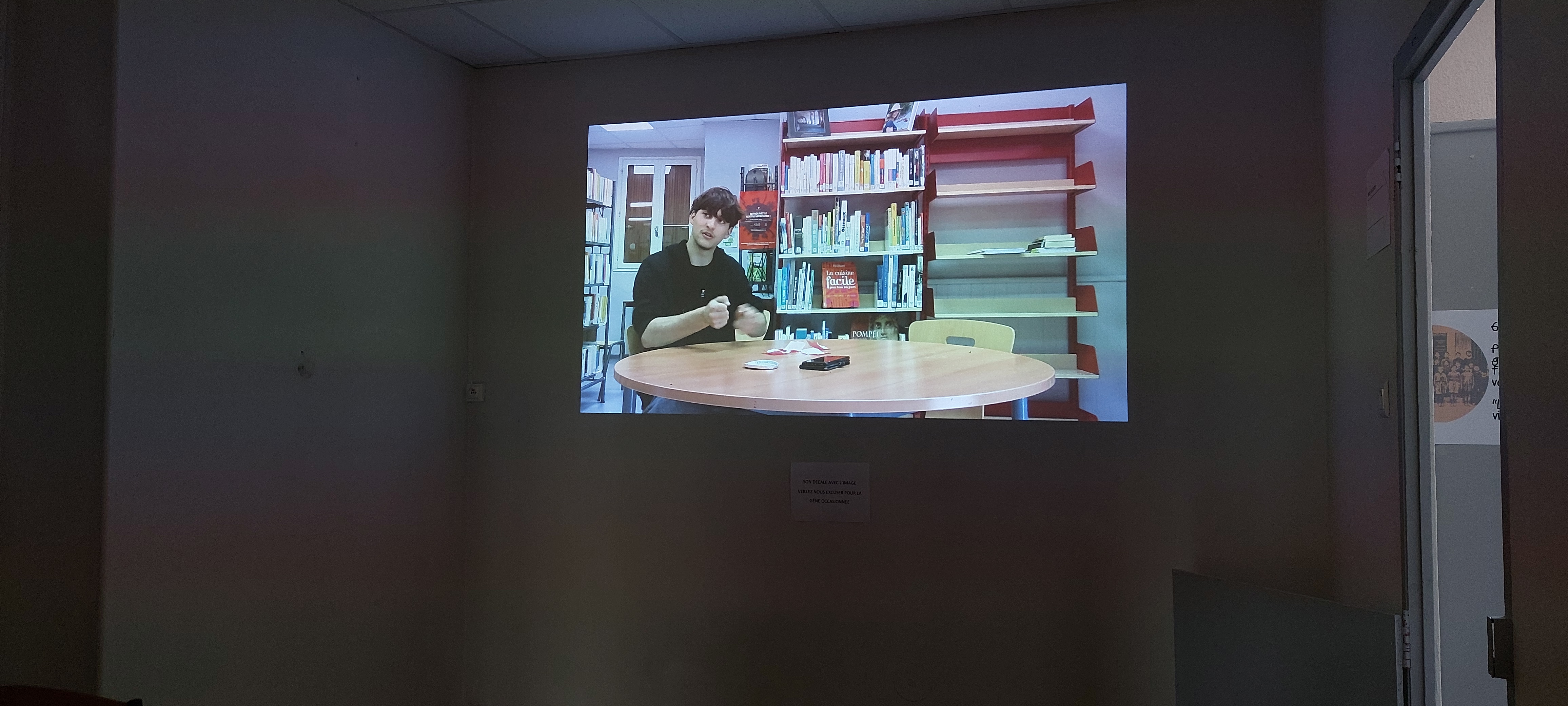 Photo du documentaire diffusé lors de l'Expo-Mémoire de l'école primaire
