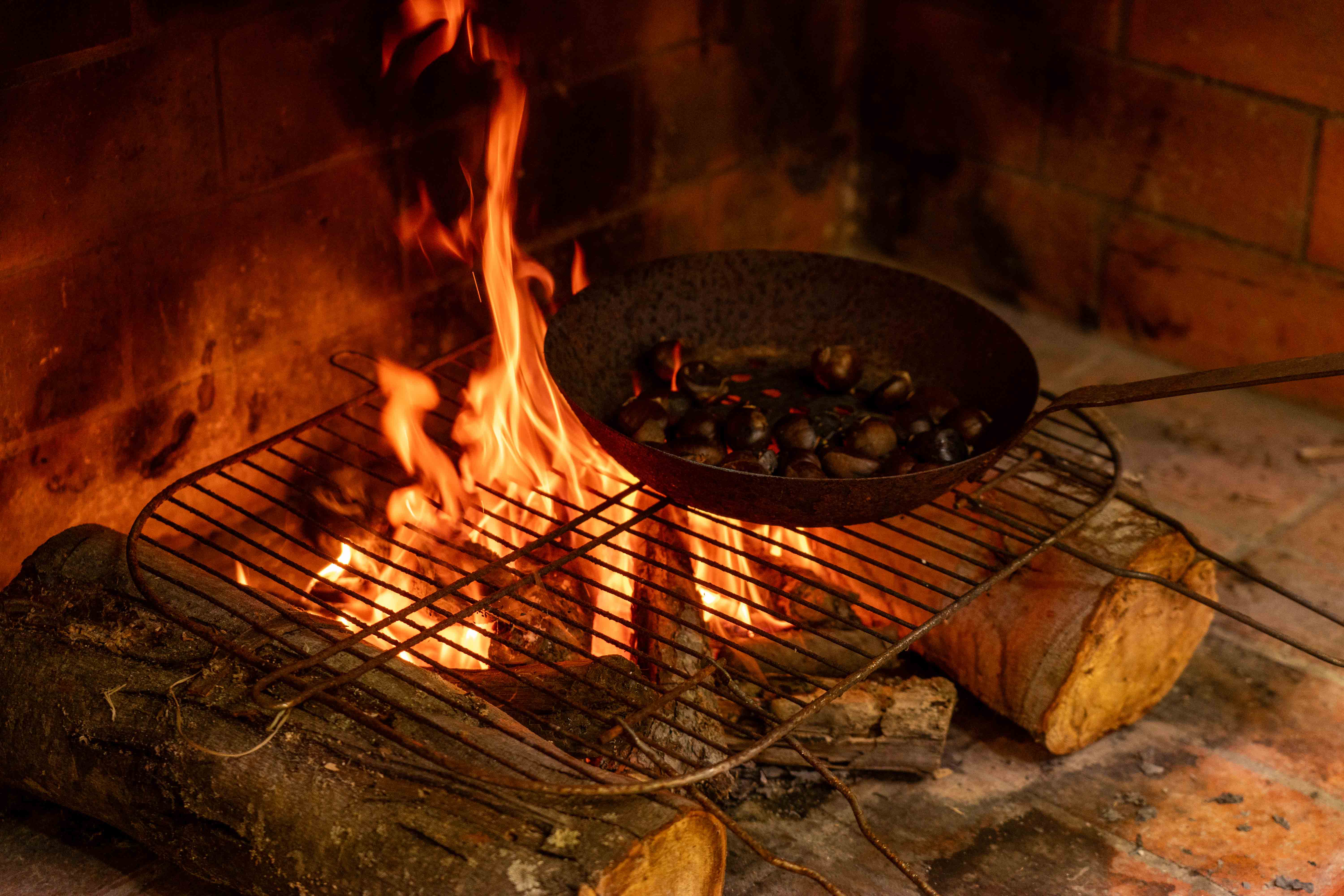 châtaigne grillées au feu de cheminée
