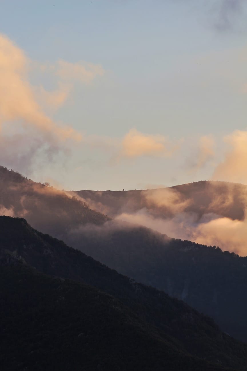 Coucher de soleil sur les sommets en face de notre appartement