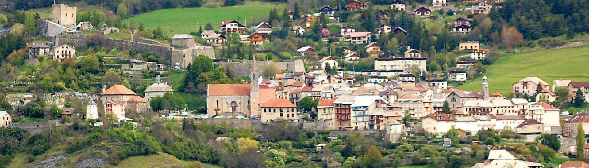 Vue de Seyne les Alpes (source : https://commons.wikimedia.org/wiki/File:Seyne-les-Alpes.JPG)