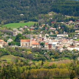 Vue de Seyne les Alpes (source : https://commons.wikimedia.org/wiki/File:Seyne-les-Alpes.JPG)