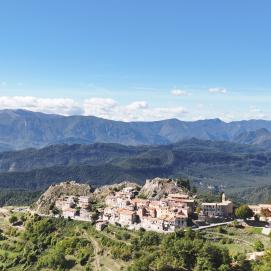 Village d'Ascros vu de drone