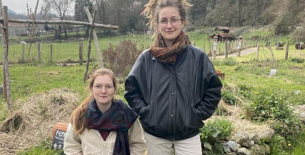  Jardin pédagogique de plantes médicinales à Sarp avec des volontaires InSite 